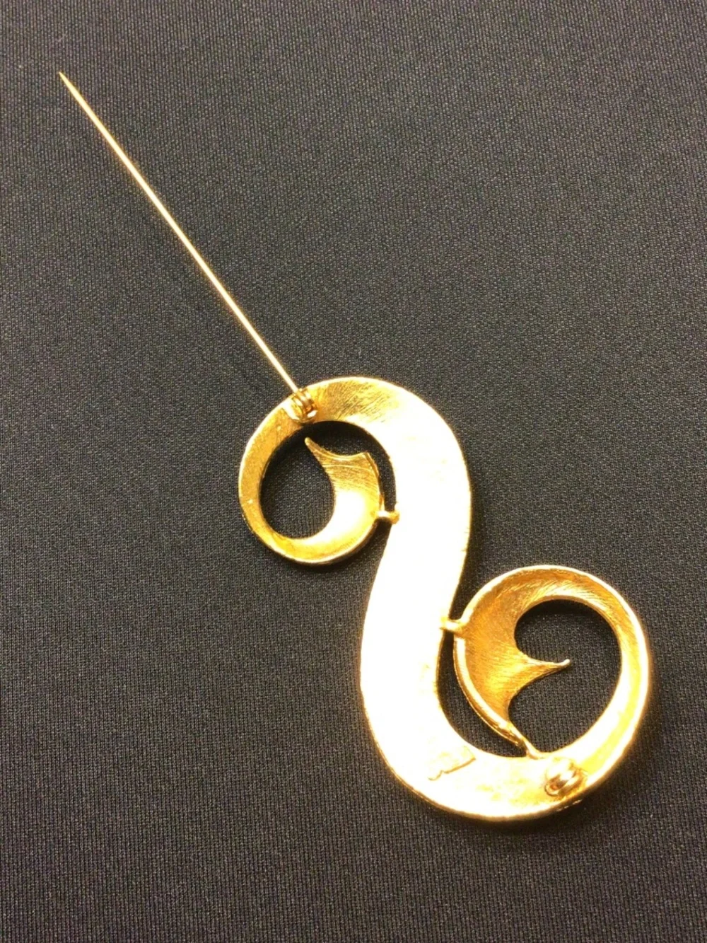 Vintage Large Textured Swirl S Brooch Pin Gold-tone metal B.S.K.